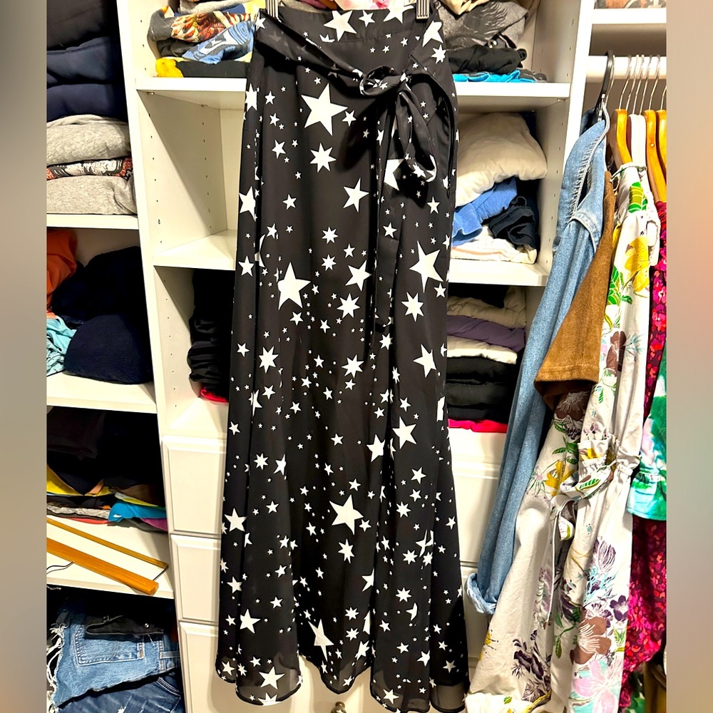 Size medium brand new skirt